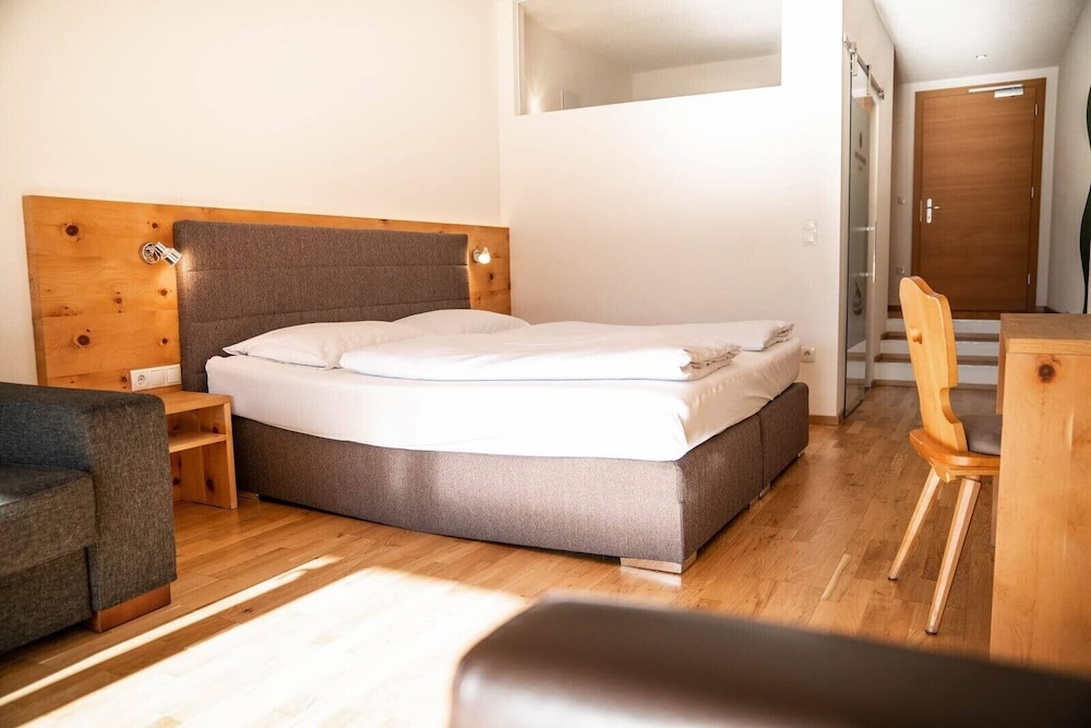 Fivebedroom photo 2