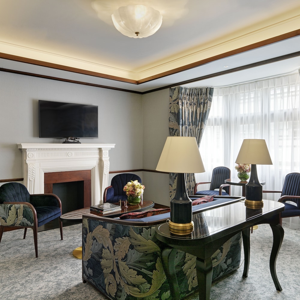Master Suite Main House thumbnail 6