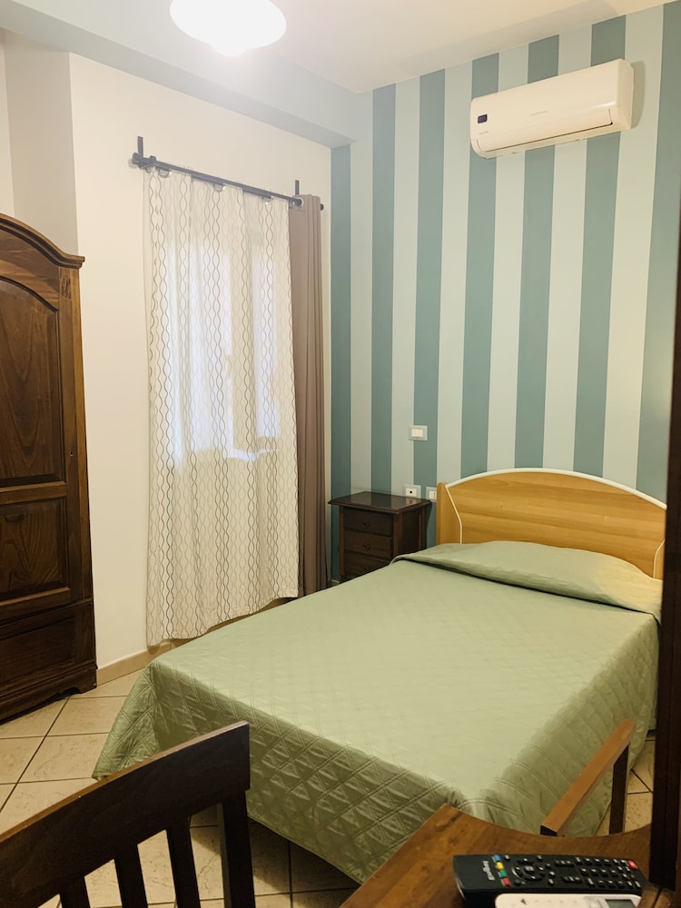 Single Room photo 3