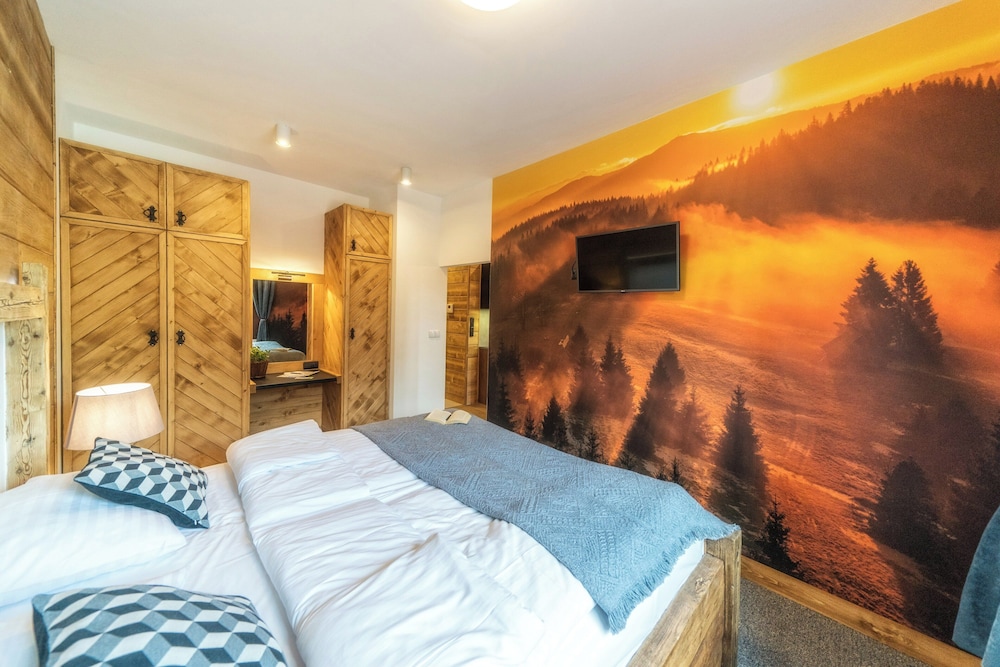 Deluxe Apartment (101 with SPA, Pool access)