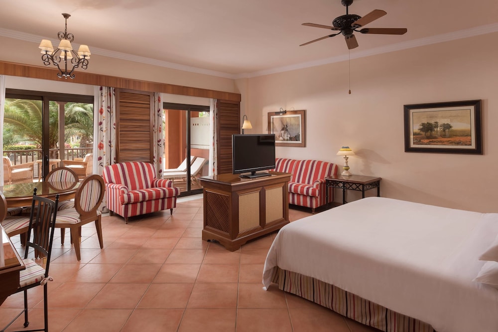 Premium Studio Suite, 1 King Bed (Garden View)