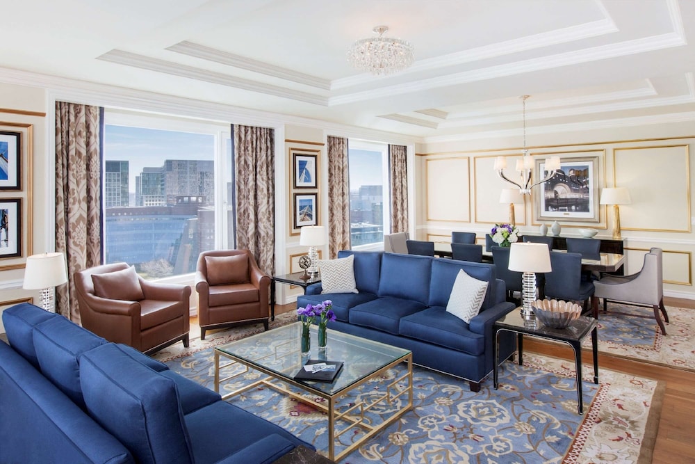 Suite, 1 King Bed (Constitution Suite)