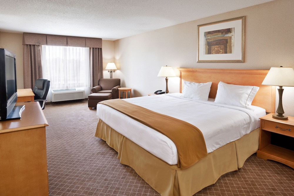 Suite, Accessible (Hearing, Mobility) - Photo 2