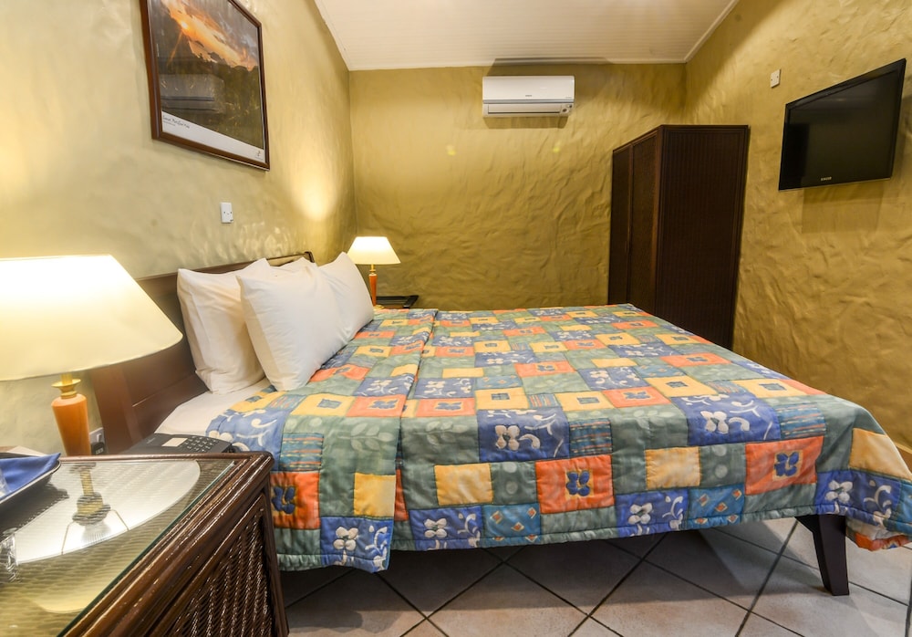 Standard Room, 1 King Bed - Photo 5