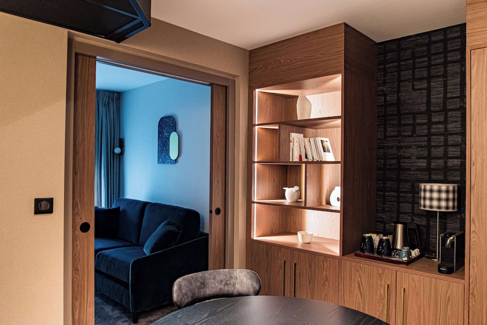 Suite, 1 King Bed, Non Smoking - Photo 4