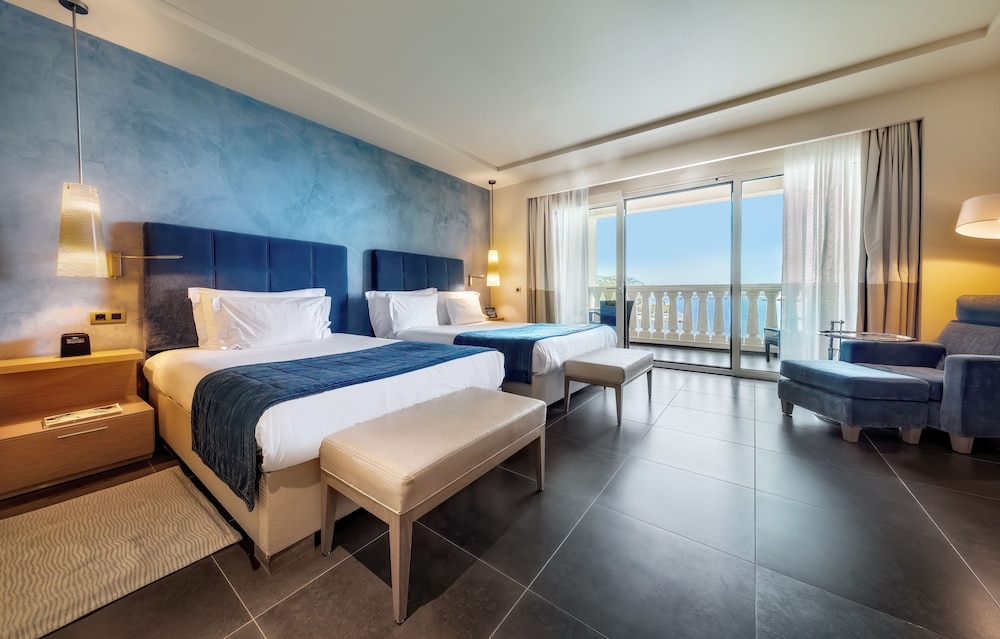 Exclusive room, sea view, 2 double beds