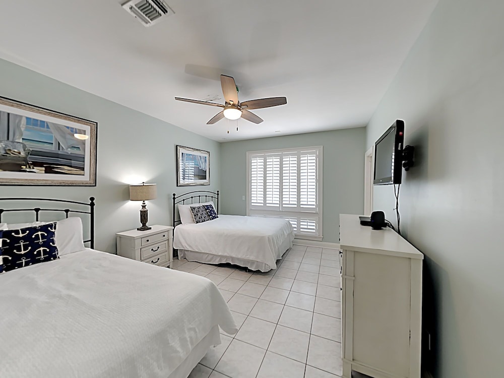 House, Multiple Beds, Kitchen, Ocean View photo 3