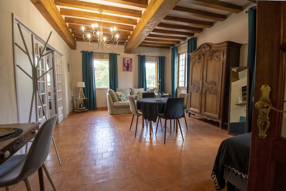Standard Room, 1 Queen Bed, Non Smoking, Connecting Rooms (Suite du Prieuré) photo 1