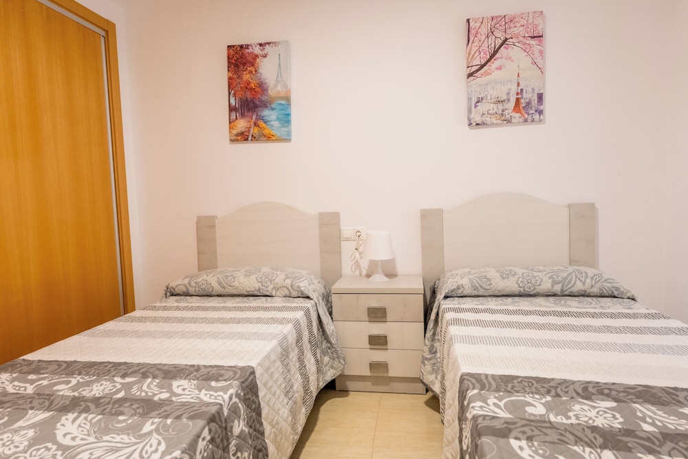 Basic Apartment, 2 Bedrooms, 2 Bathrooms photo 2