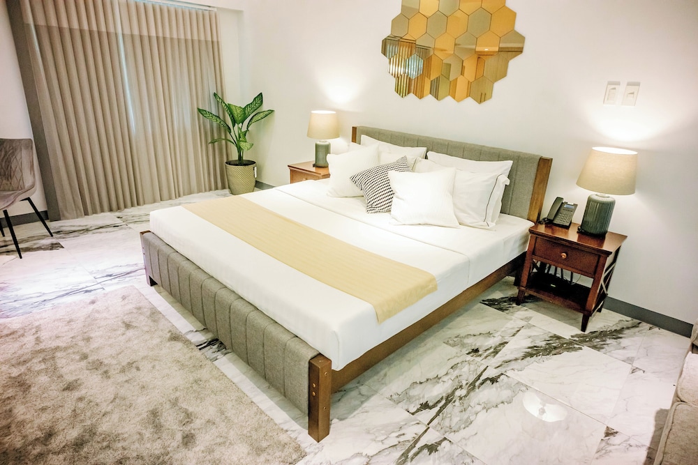 Deluxe Studio Suite