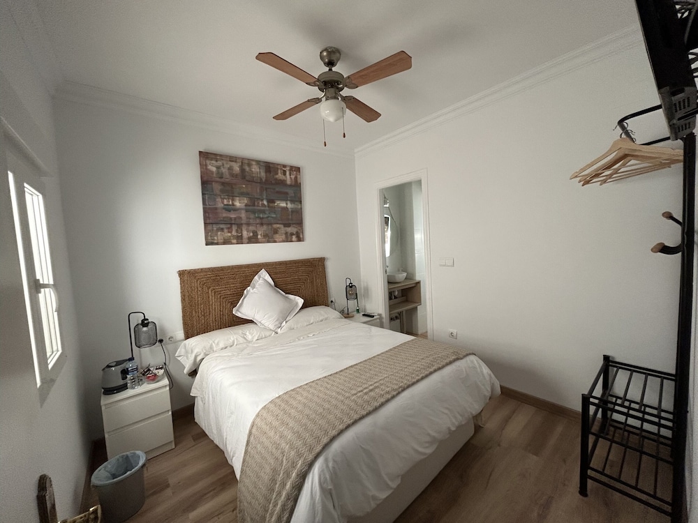 Classic Double Room, Private Bathroom, Courtyard View (Habitación 5) photo 2