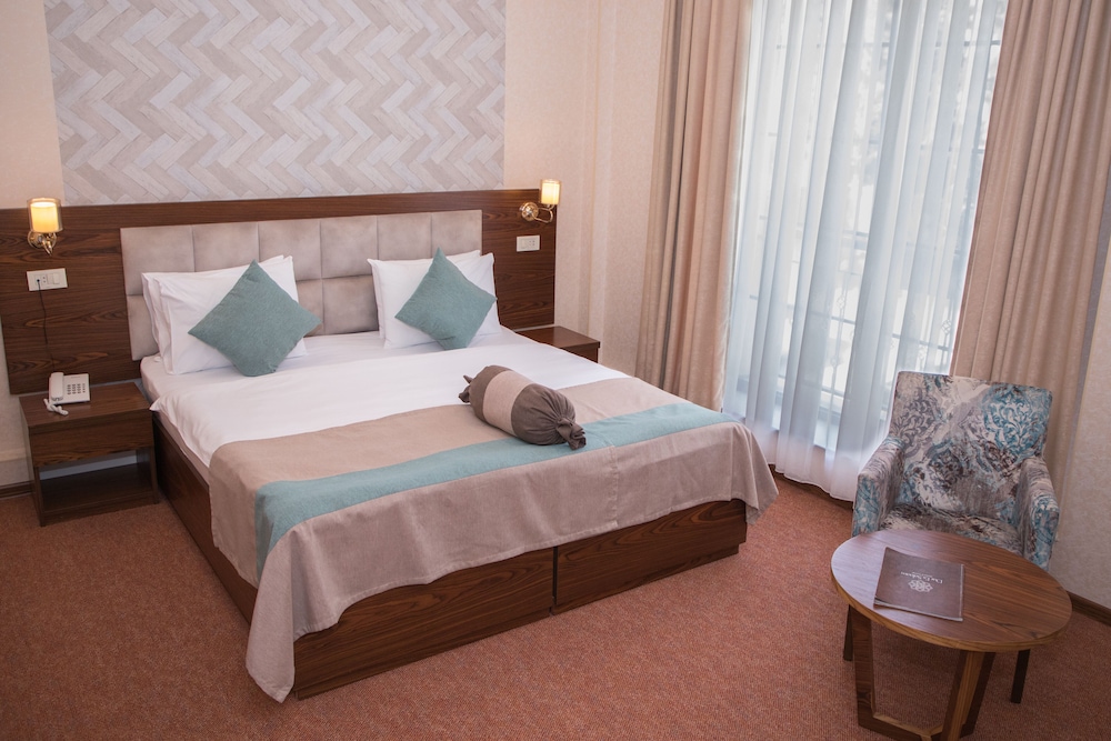 Double or Twin Room - Photo 3