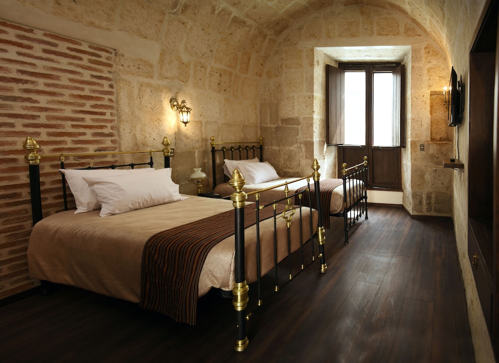 Colonial Twin room photo 1
