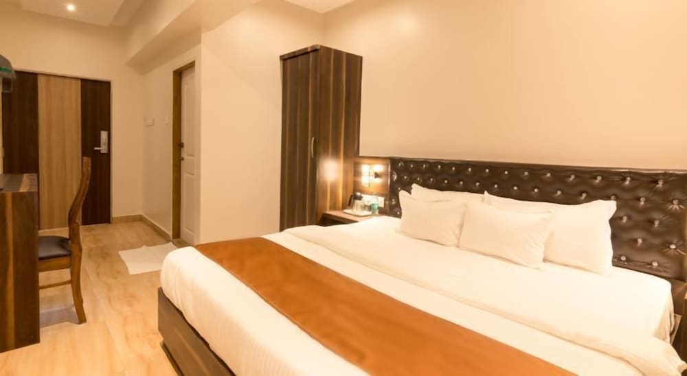 Deluxe Double Room - Photo 21