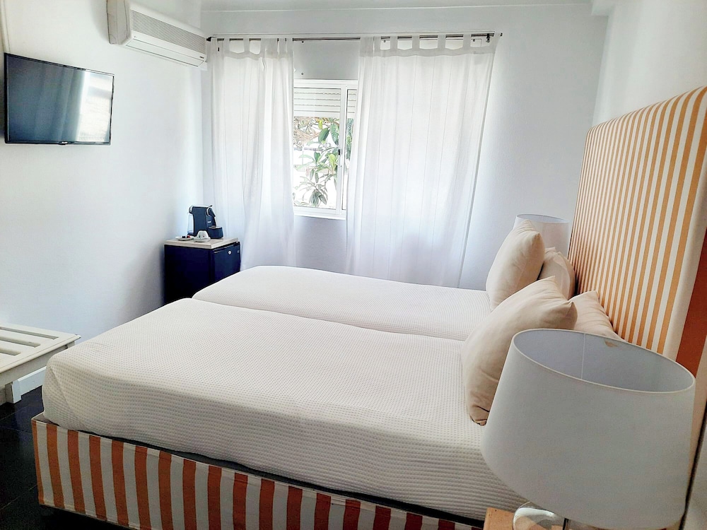 Standard Twin Room photo 2