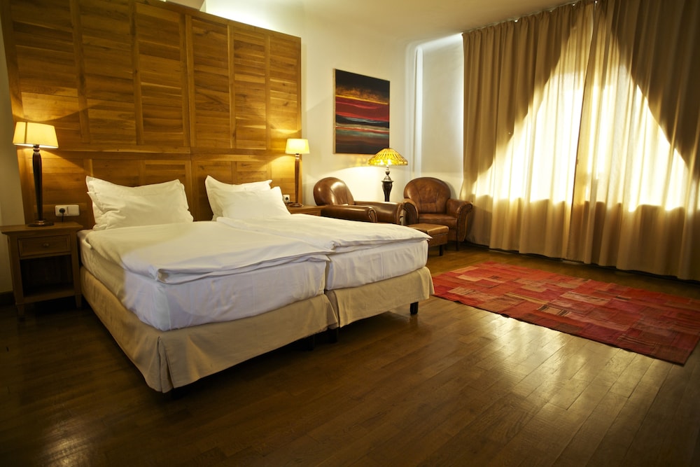 Deluxe Room - Photo 4