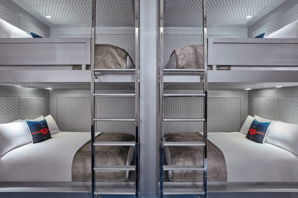 Room, Multiple Beds