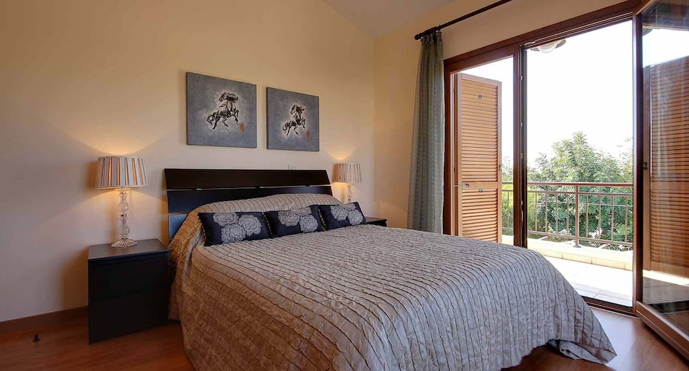 Villa photo 3