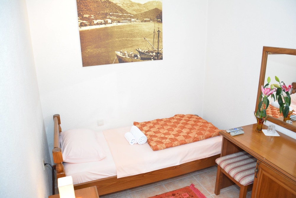 Single Room, Balcony