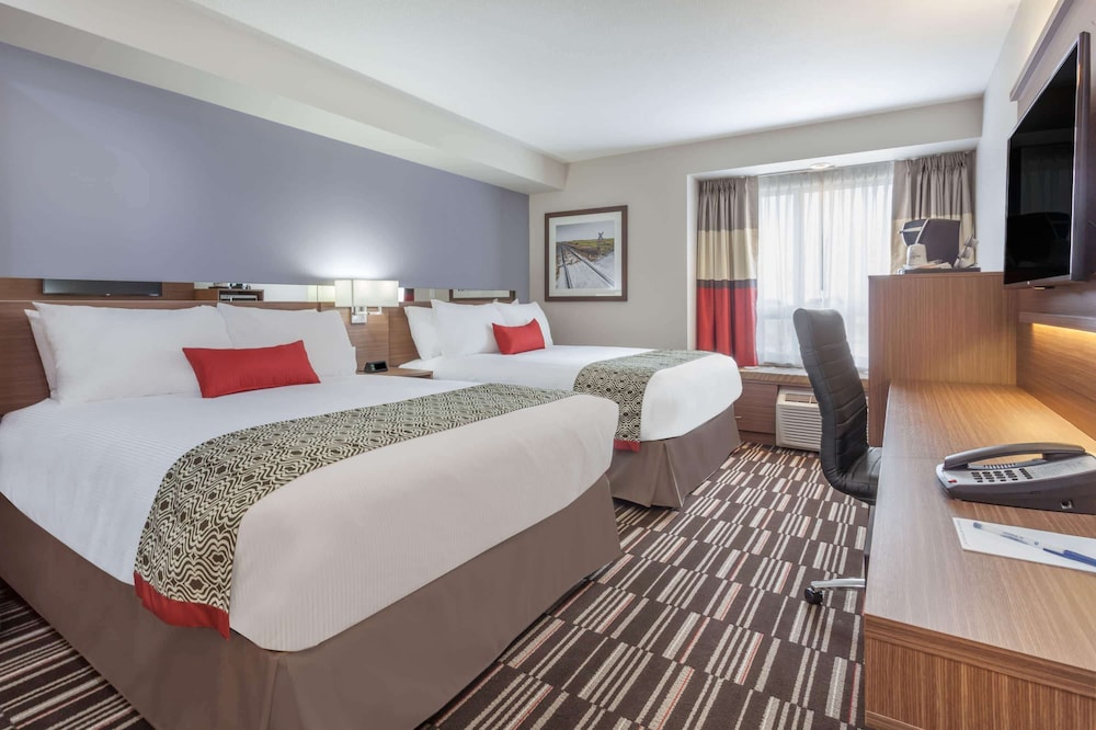 Room, 2 Queen Beds, Microwave (Shower only) photo 3