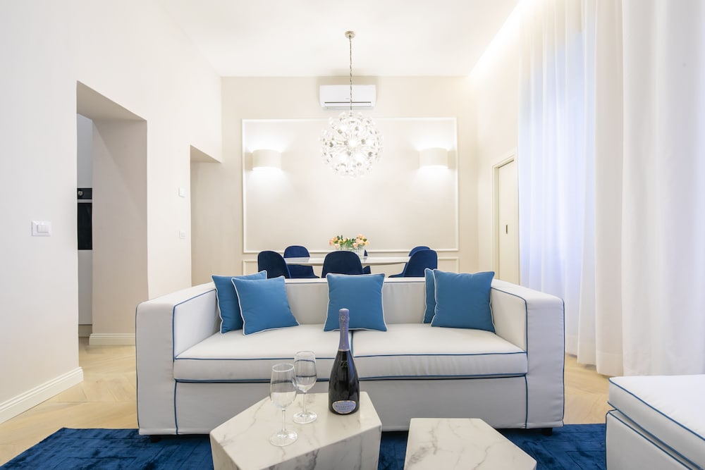Luxury Apartment photo 2