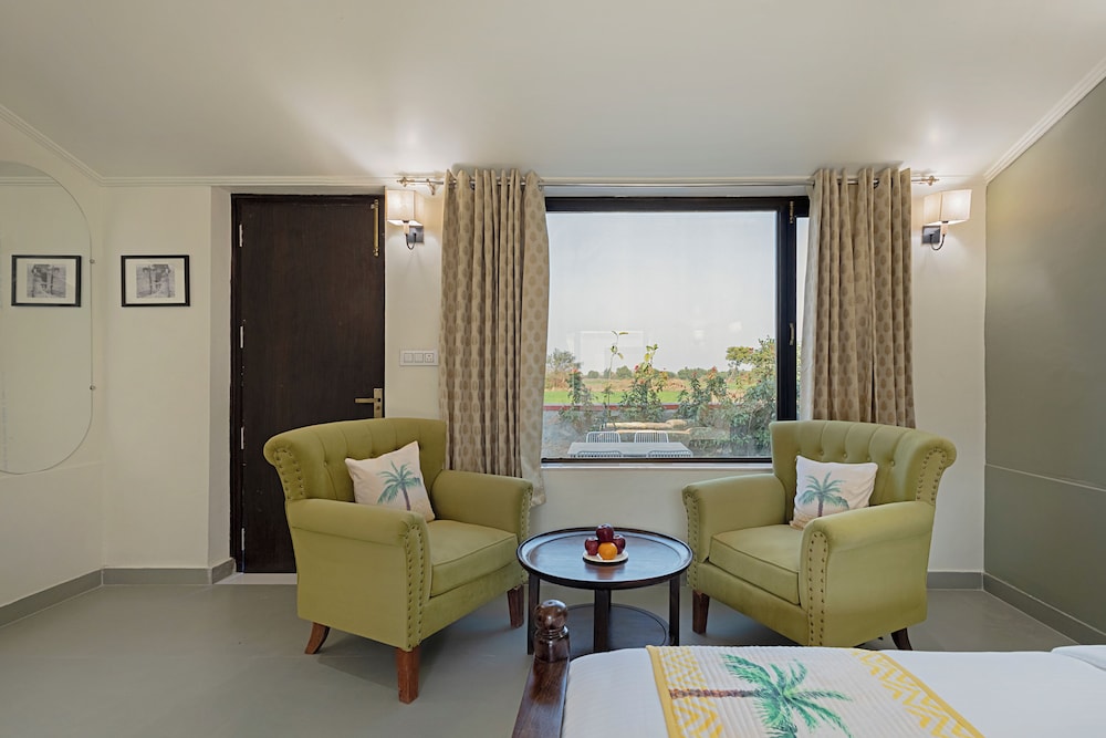 Pool Villa with Private Courtyard photo 3