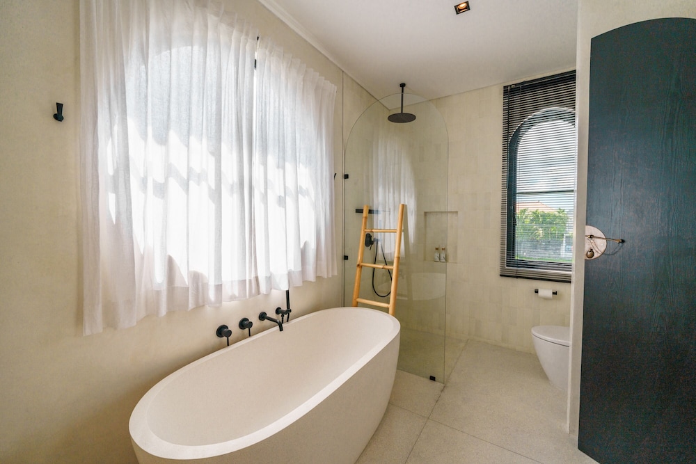 Luxury Villa photo 2
