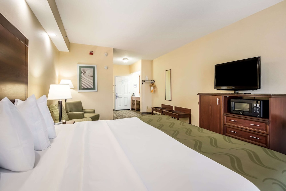 Standard Room, 1 King Bed, Non Smoking - Photo 1