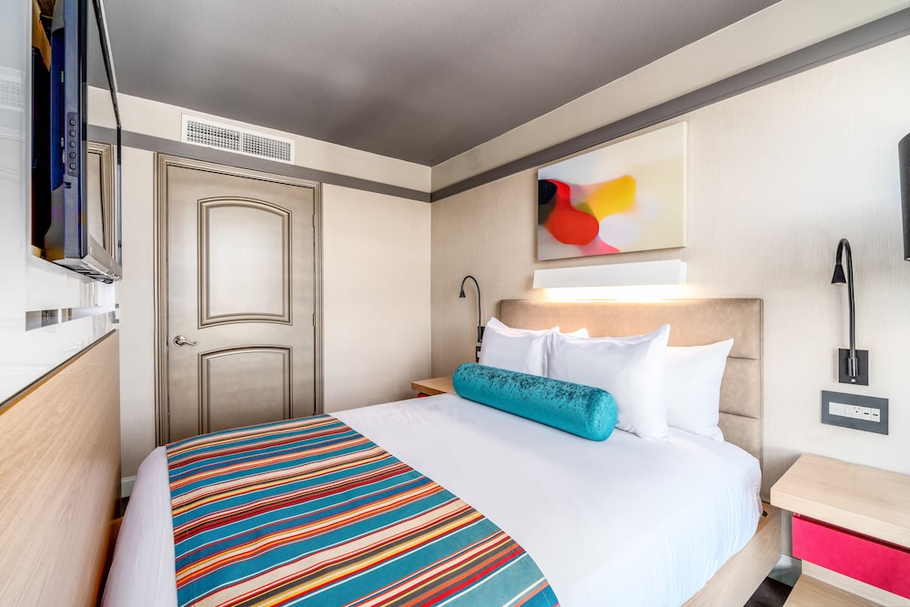 Room, 1 Queen Bed (Petit)