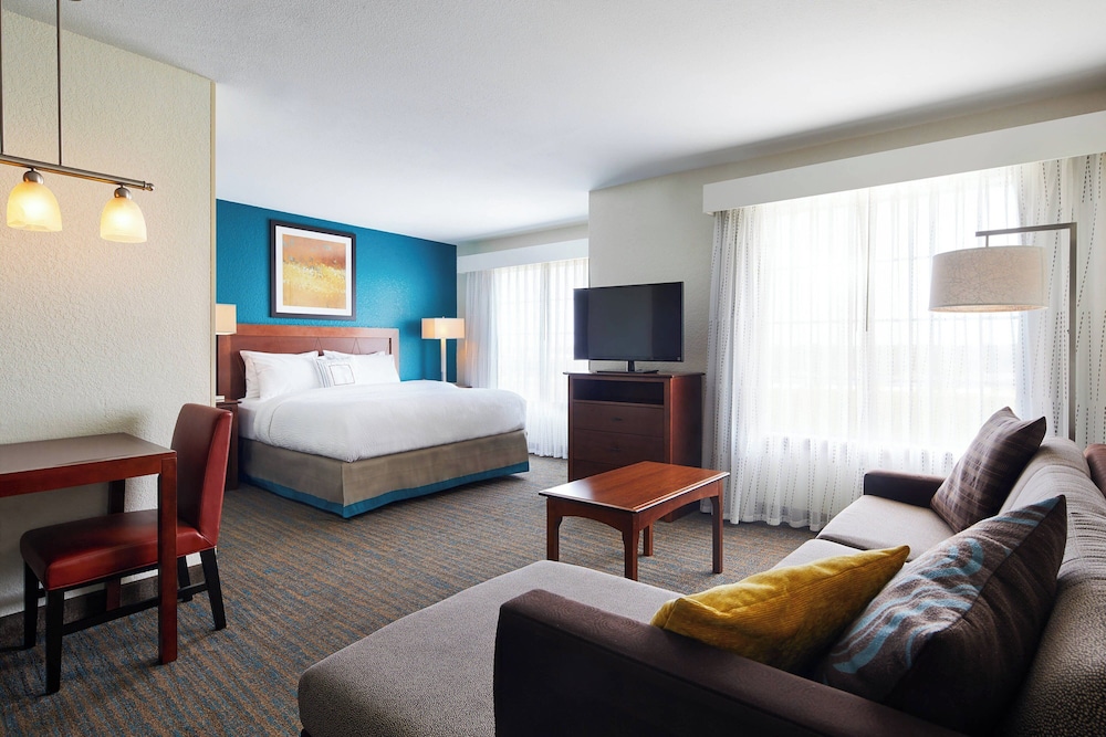 Studio Suite, 1 King Bed with Sofa bed (Mobility/Hearing Accessible, Tub)