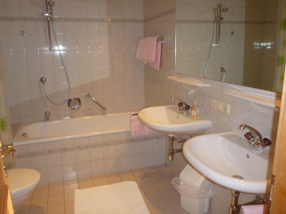 Luxury Apartment, 2 Bedrooms, Mountain View (Galzig) photo 3