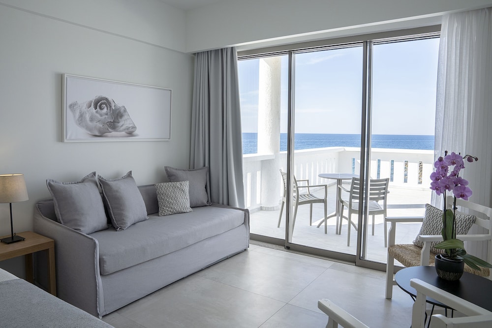 Family Room, Garden View