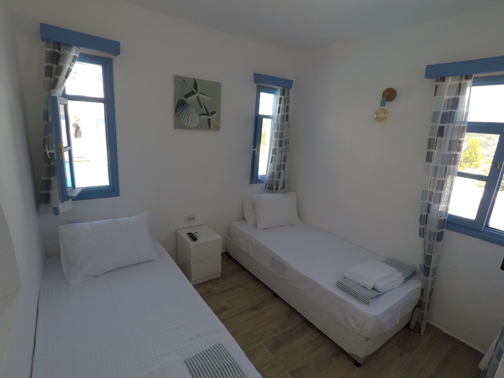 Standard Twin Room, 2 Twin Beds - Photo 2