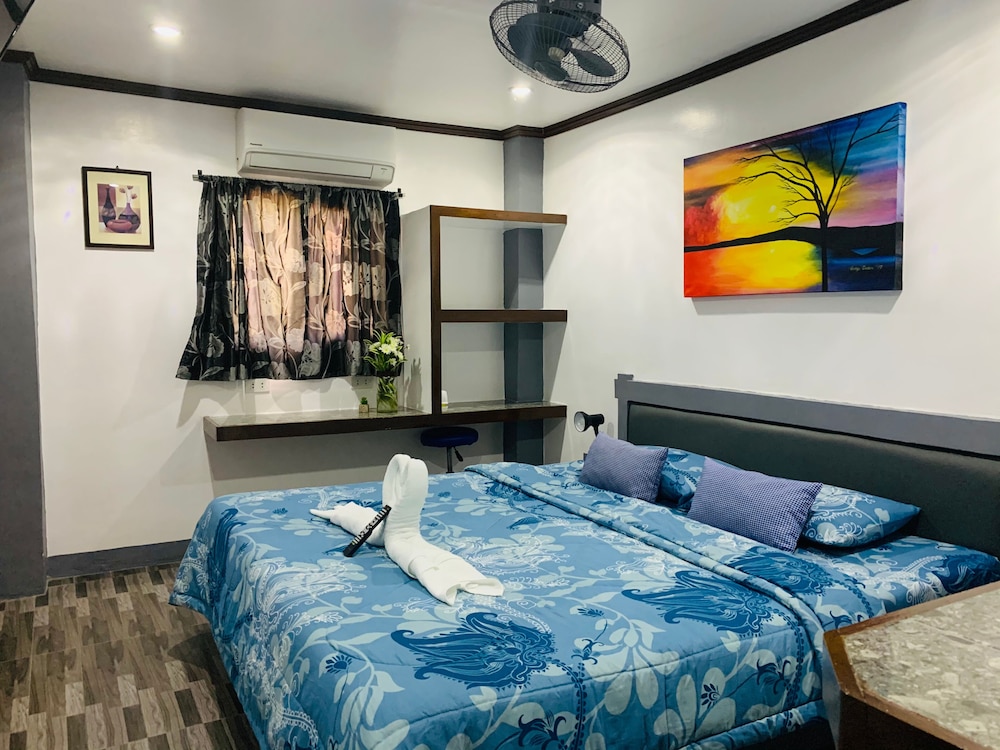 Luxury Condo, 1 King Bed, Ocean View, Poolside