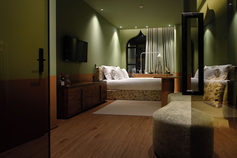 Deluxe Studio Suite, City View photo 1