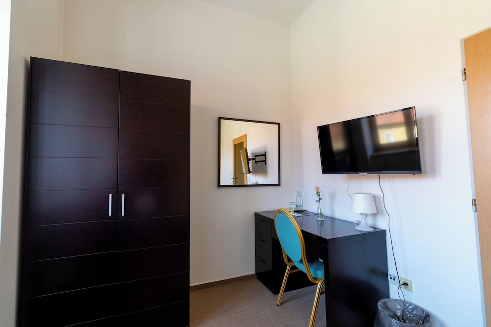 Economy Double or Twin Room photo 3
