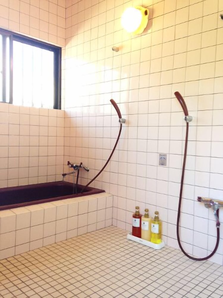 Twin Room, Ocean View With Shared Bathroom photo 2