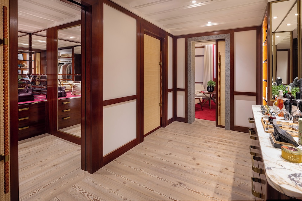 Executive Suite (Non Smoking) thumbnail 5