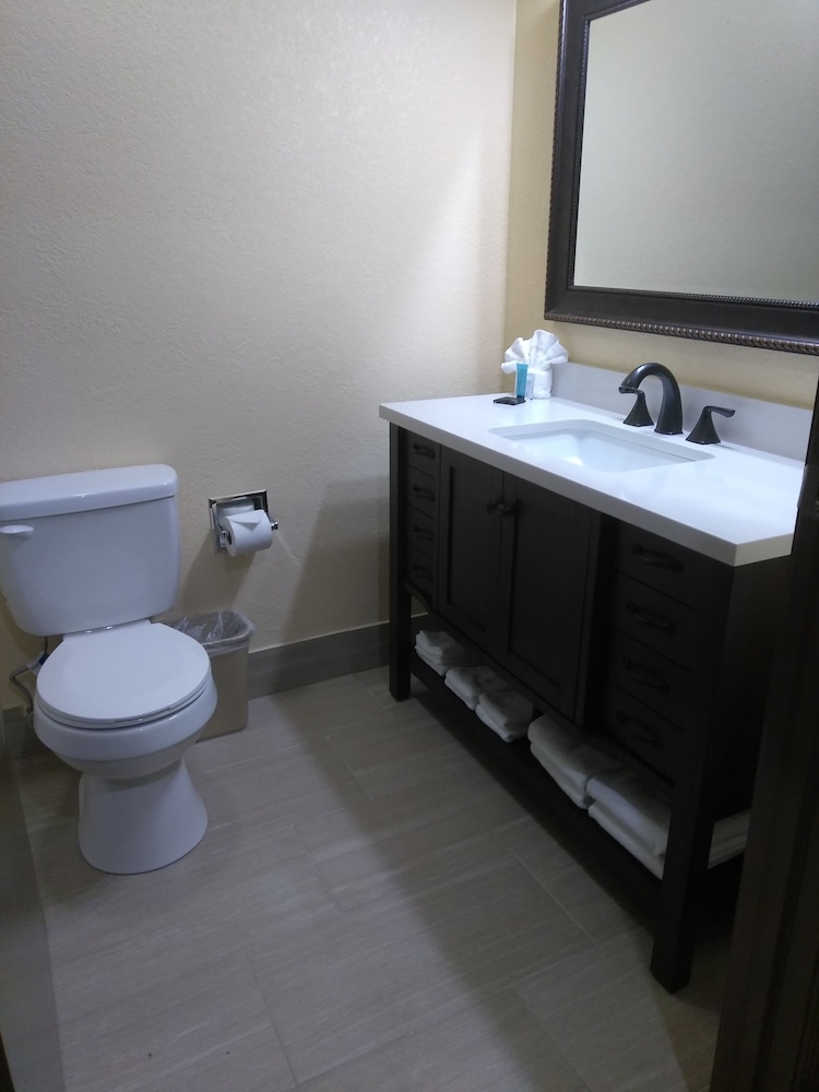 Room - Photo 12