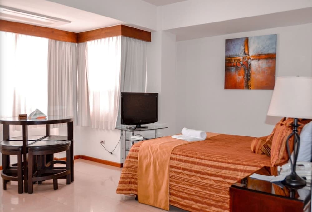 Standard Room, 1 Queen Bed photo 3