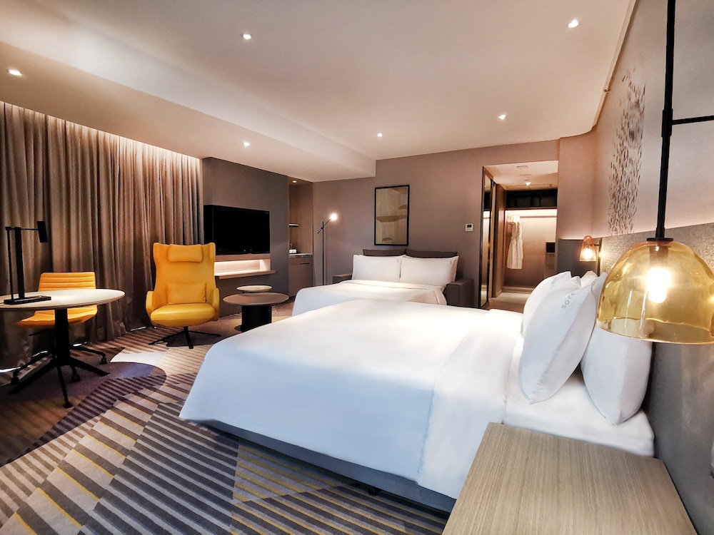 Suite, 1 King Bed with Sofa bed, Sea View