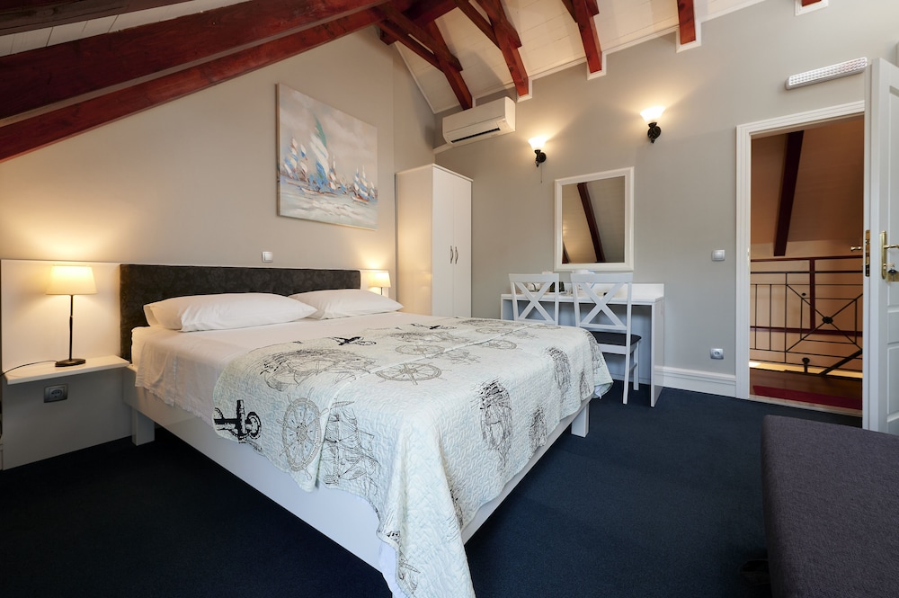 Deluxe Double Room, City View