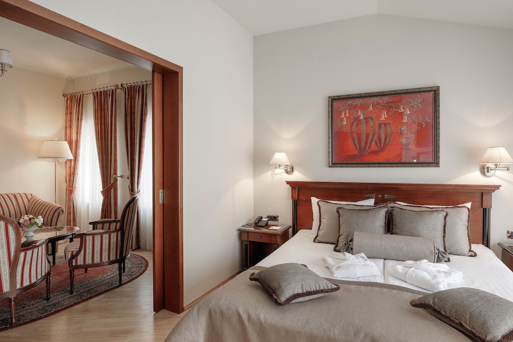 Royal Room photo 1