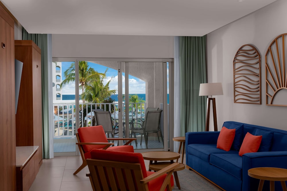 Premium Ocean View Suite - 1 King 2 Murphy Beds - Photo 5
