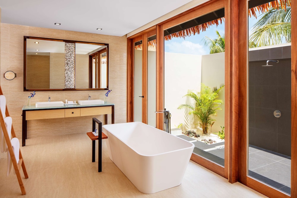 Sunset Beach Villa with private pool  & free access to VIP seaplane lounge on arrival - Photo 3