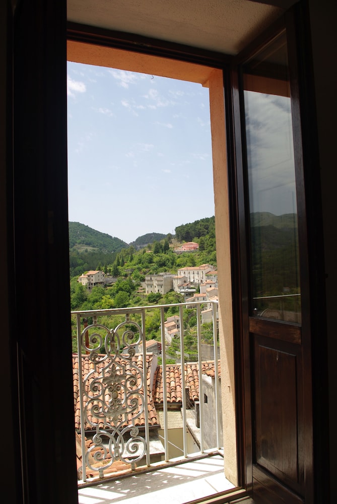 Deluxe Triple Room, Balcony, Sea View photo 3