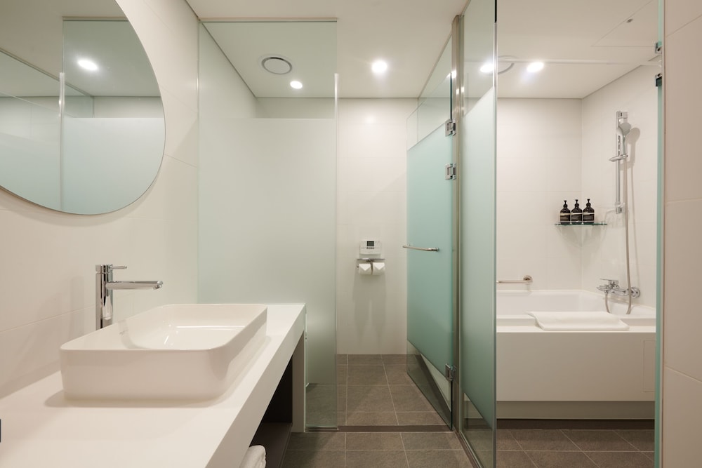 [Special Promotion] Premier Suite - 14PM check in&out / swimming pool benefits provided twice - Photo 8