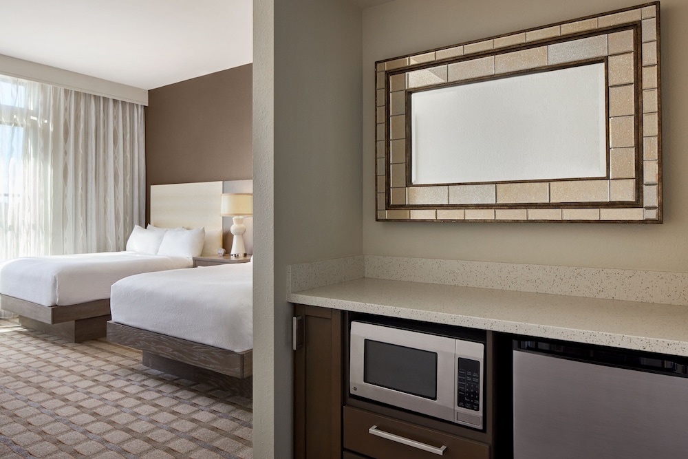 Room, 2 Queen Beds (Hearing Accessible) photo 2