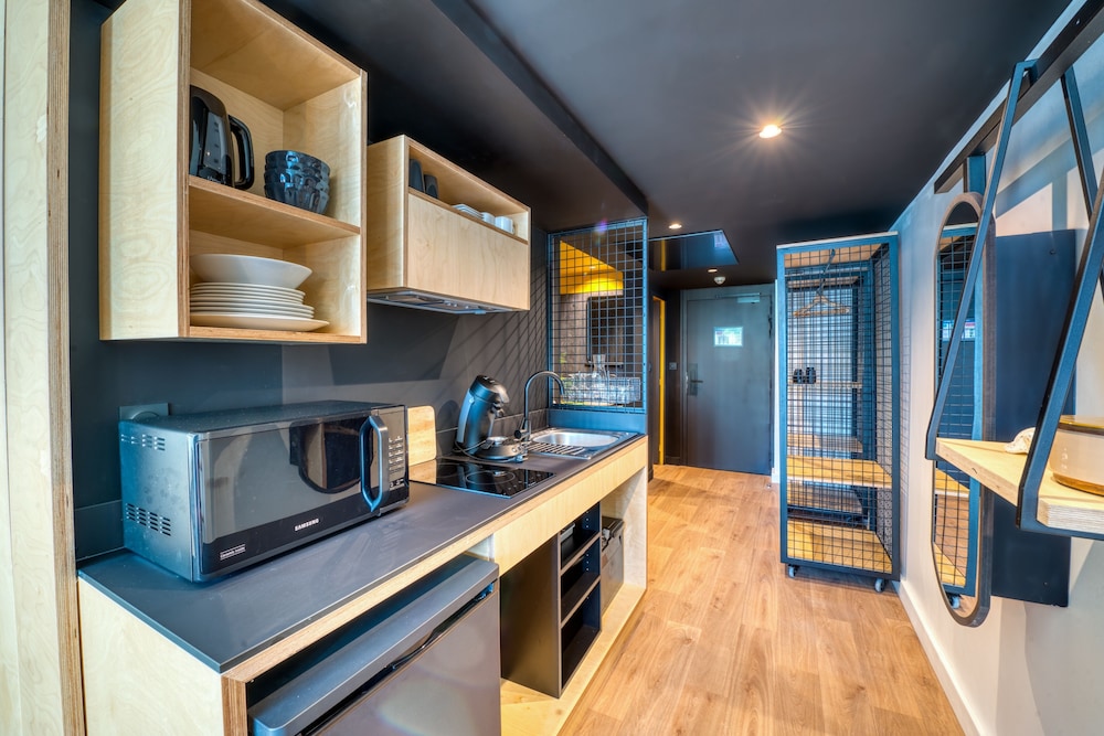 Studio Suite, 1 Queen Bed, Kitchenette photo 2