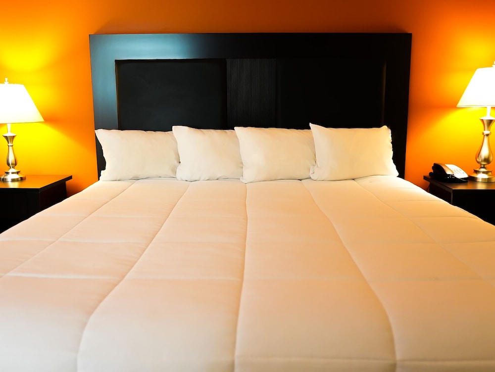 Room, 1 King Bed, Jetted Tub - Photo 2